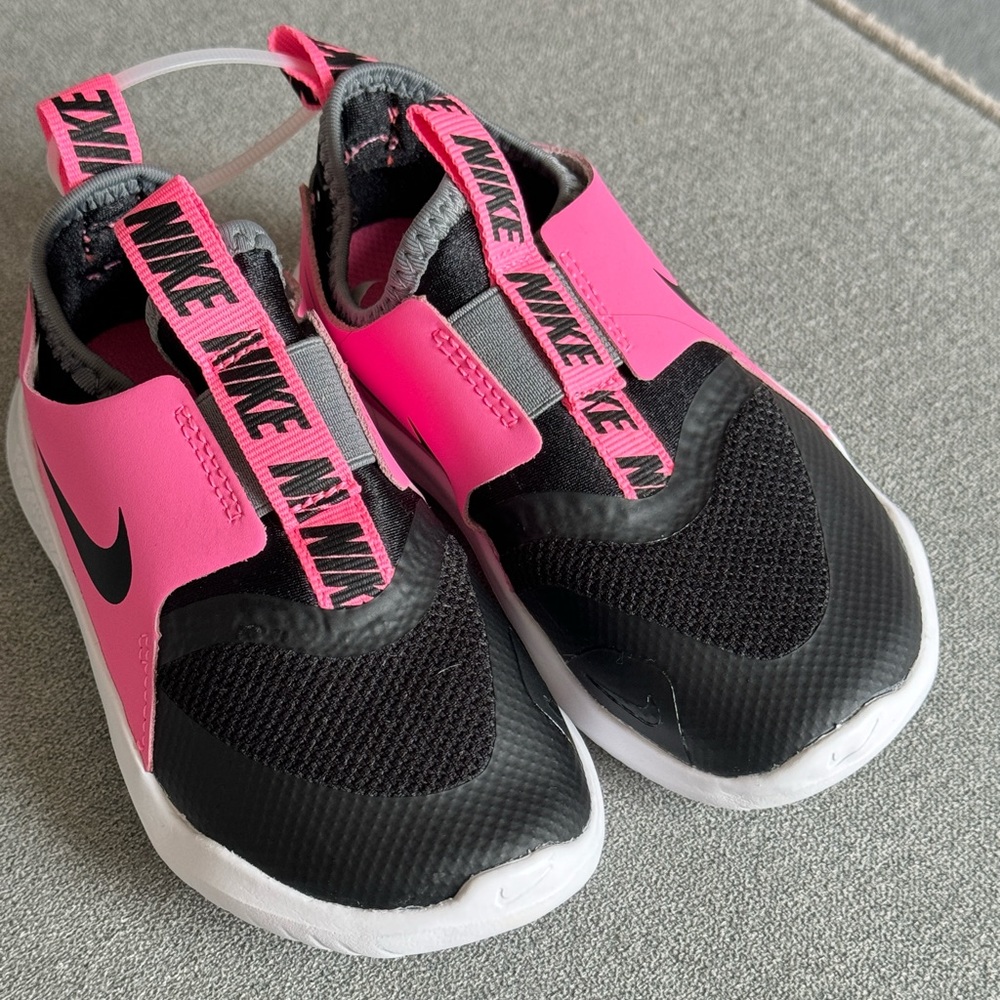 Nike flexxrunner toddler girl size 8c pink black